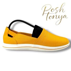 Clarks Cloudsteppers Breeze Step Yellow Knit Slip On Comfort Walking Shoes, Sz 9